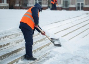 Arbeitsschutz im Winterdienst: Gefährdungsbeurteilung für